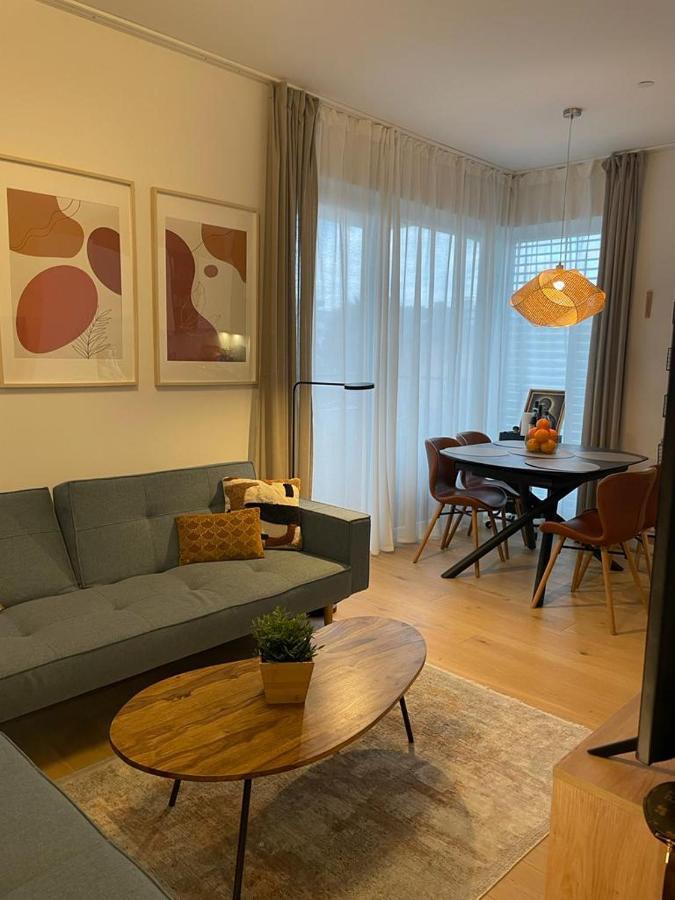 Nikolas Linz Exteriör bild