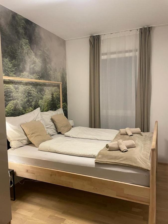 Nikolas Linz Exteriör bild