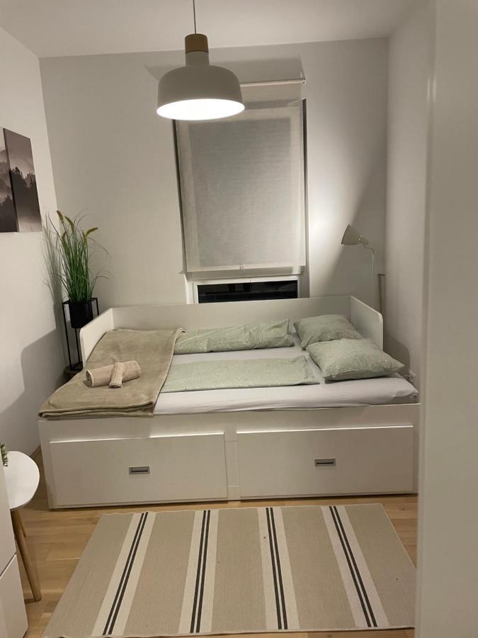 Nikolas Linz Exteriör bild